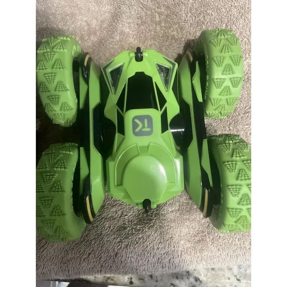 Threeking Remote Control Double-Sided Car Driving 360-degree Rotating Car Toy